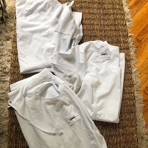 Women’s Cherokee infinity scrub set Lot white L